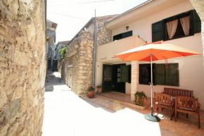 Apartments by the sea Tisno, Murter - 15345